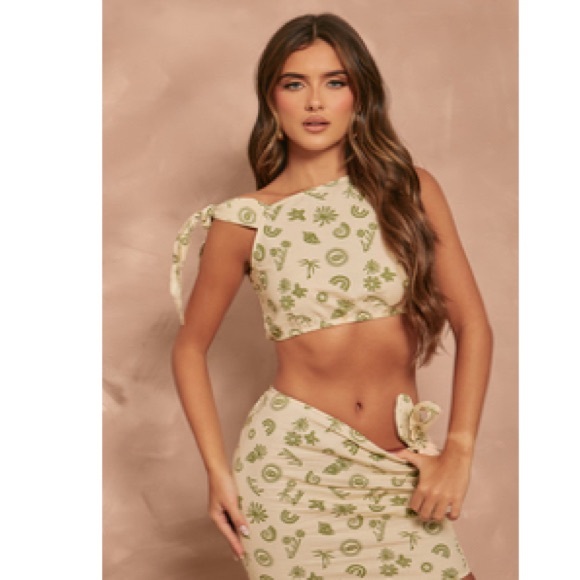 Khaki Shell Print Tie Side Mini Skirt and off the shoulder crap top - Picture 4 of 7